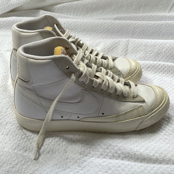 Nike Shoes - Nike Blazer Mid ‘77 trainers white Size 5